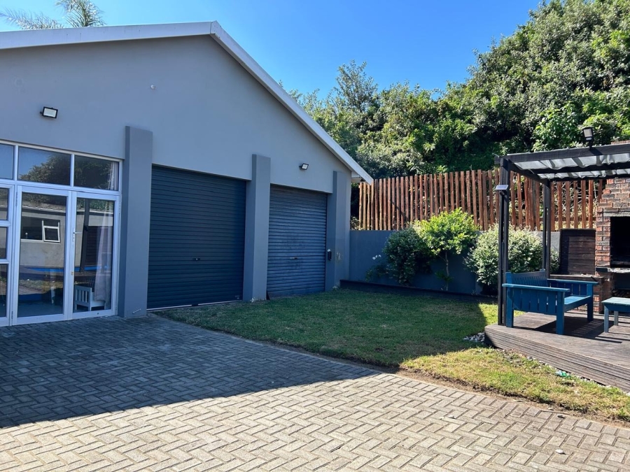 5 Bedroom Property for Sale in Sunrise On Sea Eastern Cape